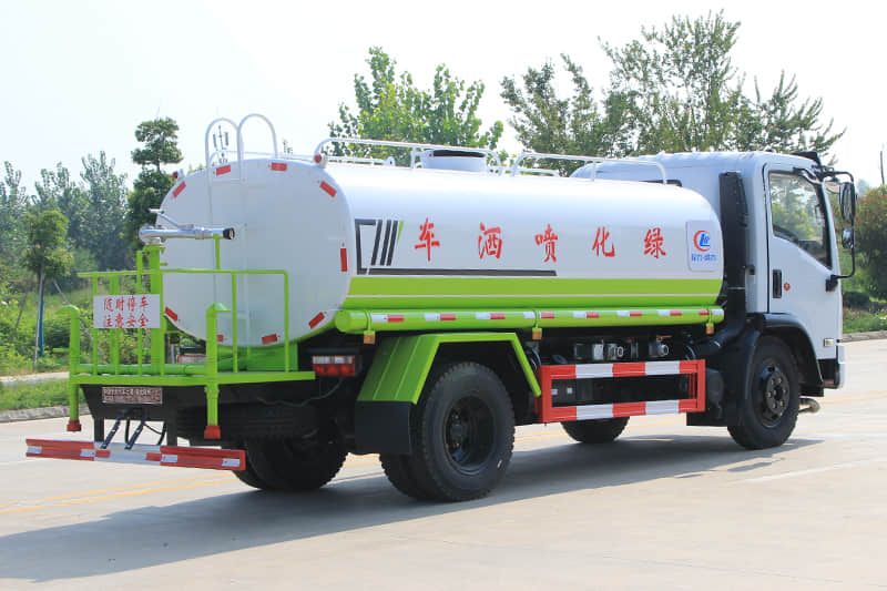 国六大福瑞卡8-9.2吨洒水车