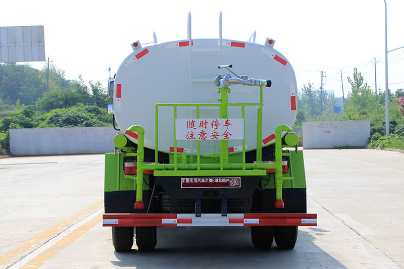 国六大福瑞卡8-9.2吨洒水车