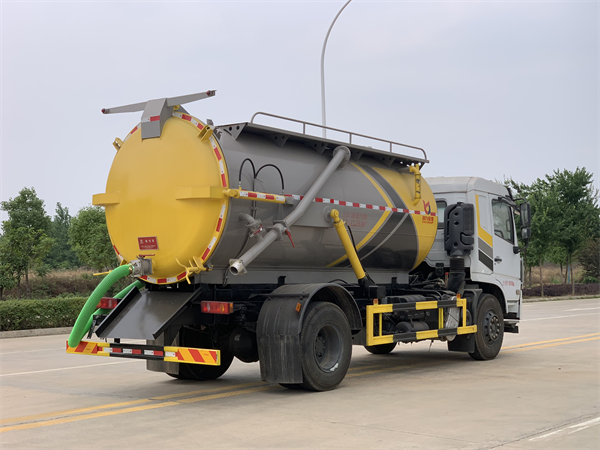 国六东风专底D3 12方 吸污车