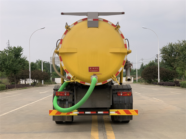 国六东风专底D3 12方 吸污车