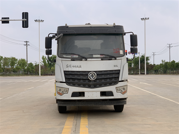 国六东风专底D3 12方 吸污车