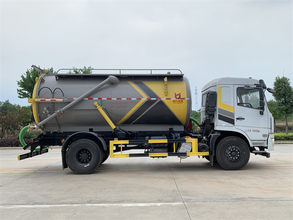 国六东风专底D3 12方 吸污车