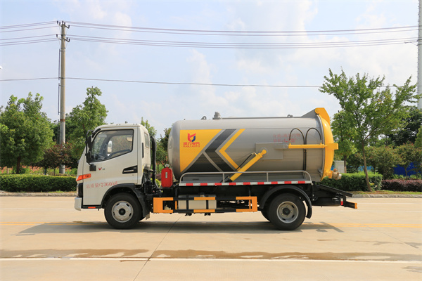 国六江淮骏铃V3  5方 吸污车