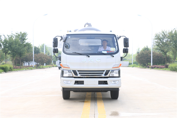 国六江淮骏铃V7  8方 吸污车